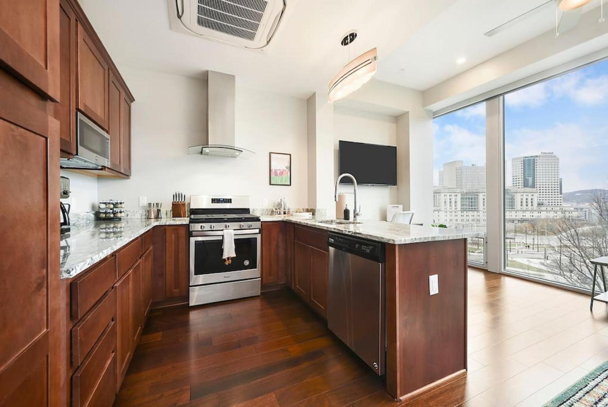 Hostwise Stays - The Washington At Chatham - Free Parking, Private Gym, Skyline Views! 匹兹堡 外观 照片